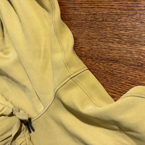 Lululemon women Tan Pants like new! Size 10 - Picture 2 of 6